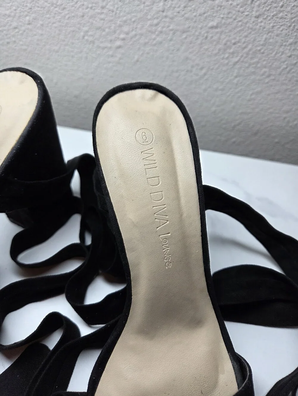 Wild Diva Lounge Black Faux Suede Lace Up Wrap Around Block Heel Sandals Size 6